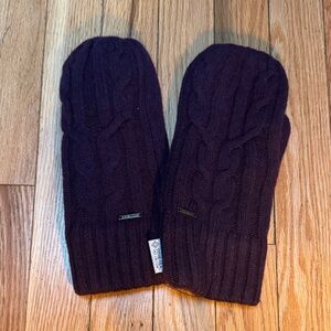 L.L. Bean lambswool gloves. 🧤 purple